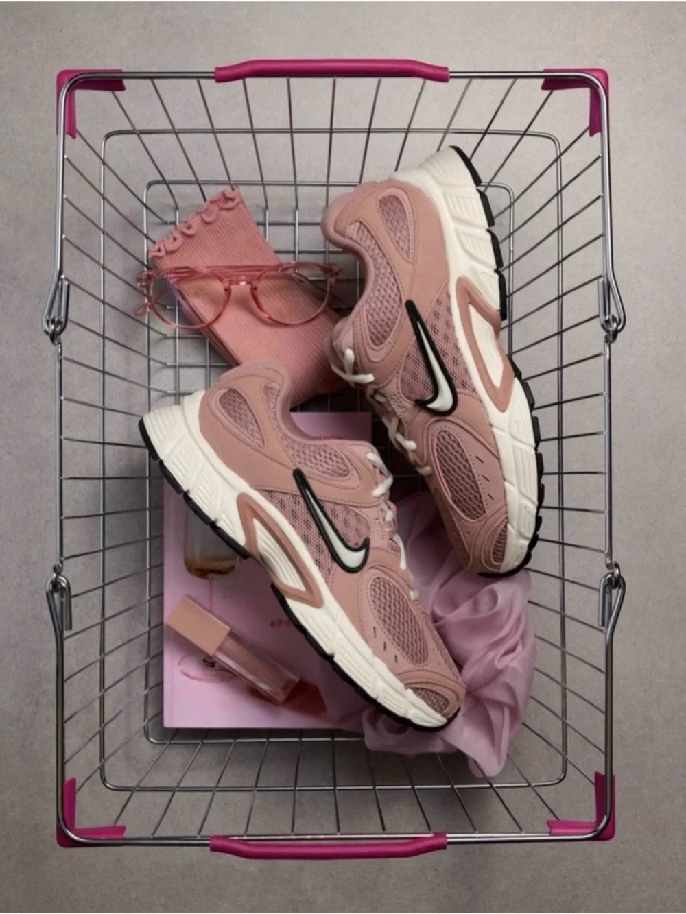 Nike V5 RNR Women's Particle Pink/Black/Ivory Mesh Athletic Sneakers 8.5m - Picture 12 of 12